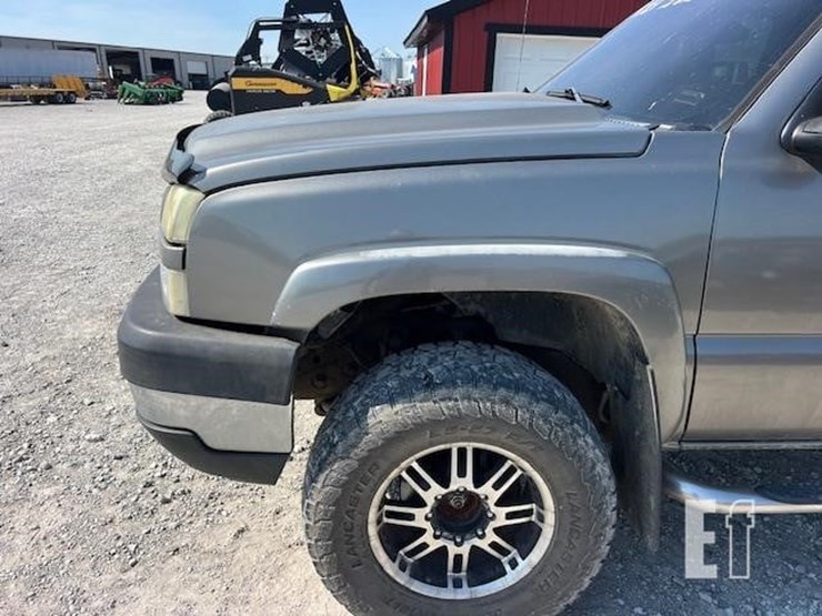 2006-chevrolet-silverado-2500hd-image-42