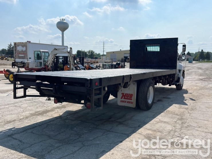2015-hino-268-image-5