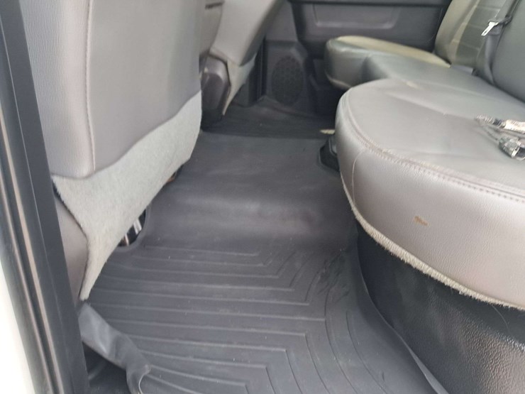 2016-ram-3500-crew-cab-pickup-image-11
