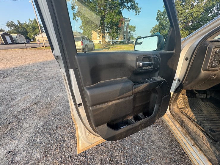 2020-chevrolet-silverado-1500-image-36