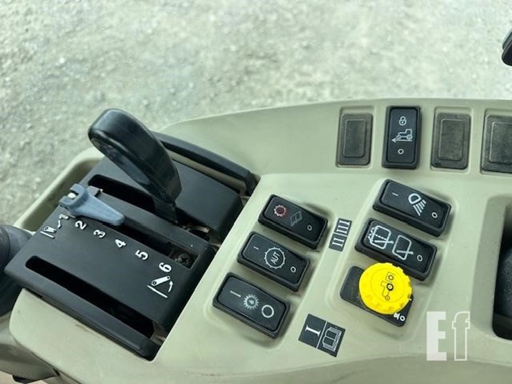 2011-john-deere-4720-image-36