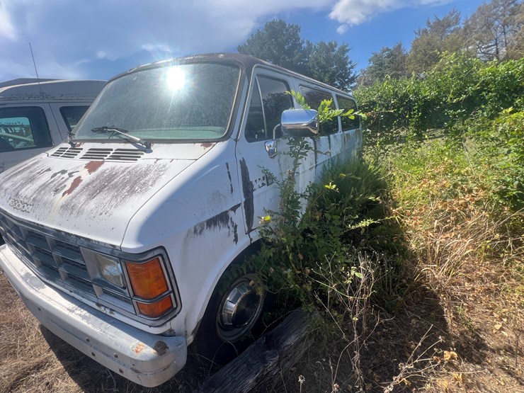 1990-dodge-ram-van-image-2