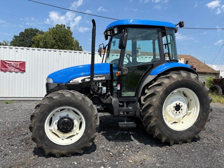 2006-new-holland-td95d-image-30