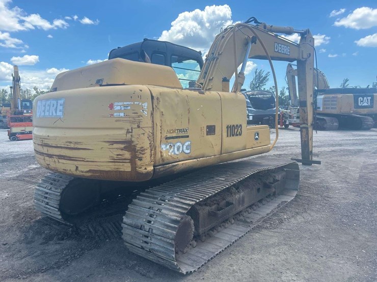 2006-deere-120c-image-45
