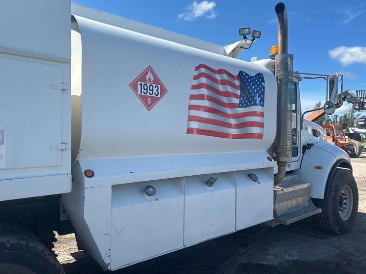 2015-peterbilt-348-image-60