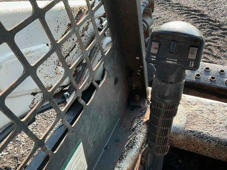 2004-bobcat-t190-image-51