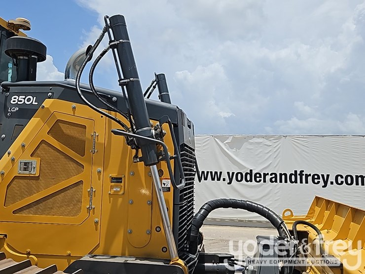 2022-deere-850l-lgp-image-14
