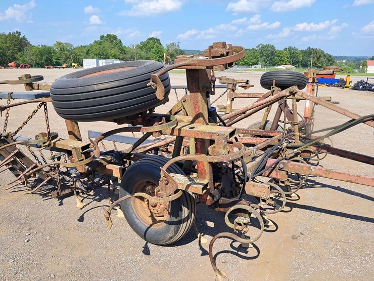 ber-vac-16'-folding-field-cultivator-image-10