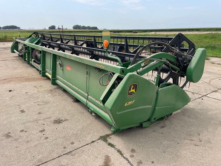 2011-john-deere-635f-image-3