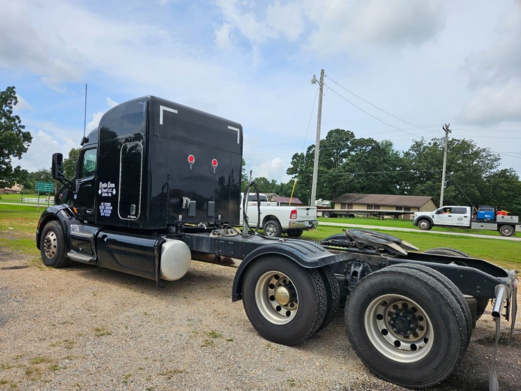 2018-peterbilt-579-image-14