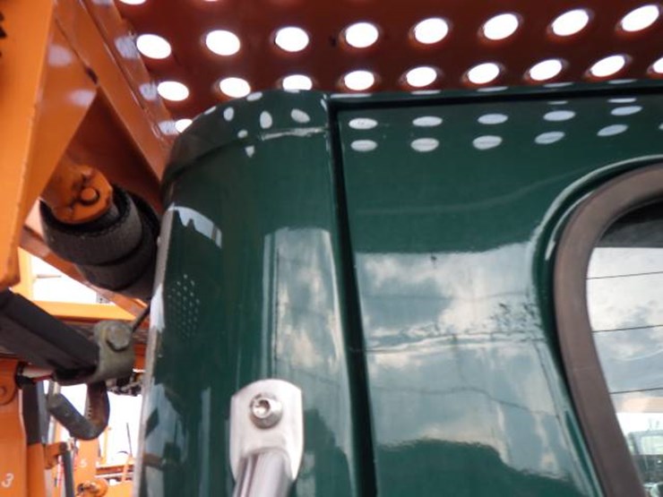 2020-freightliner-114sd-image-5