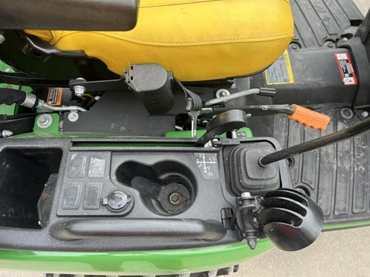 2024-john-deere-1025r-image-25