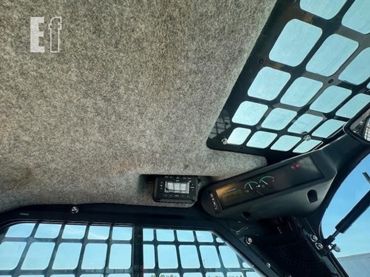 2018-deere-318g-image-29