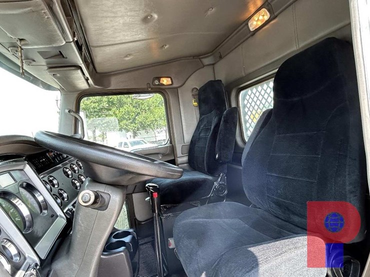 2013-kenworth-t800-image-14