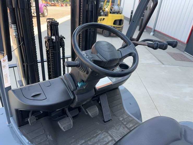 2014-toyota-sfgu25-forklift-image-15