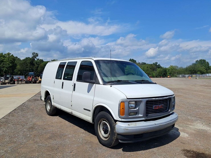 2001-gmc-savana-express-van-image-3