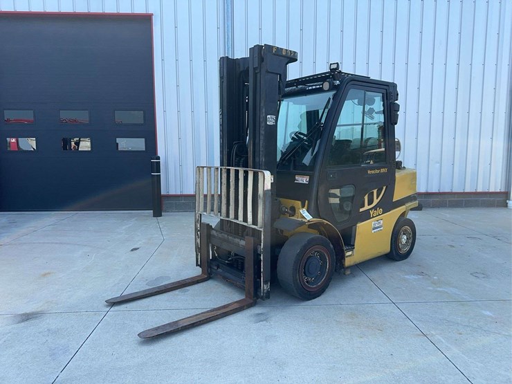 2013-yale-gip080-forklift-image-1