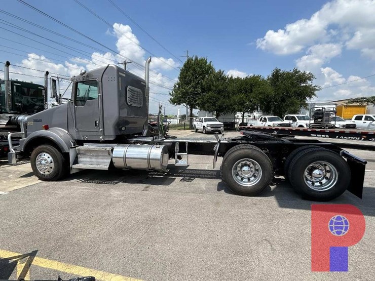 2013-kenworth-t800-image-3