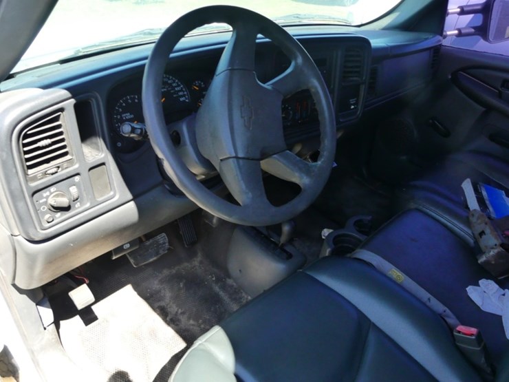 2003-chevrolet-3500-image-11
