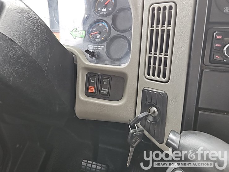 2015-international-durastar-4300-image-38