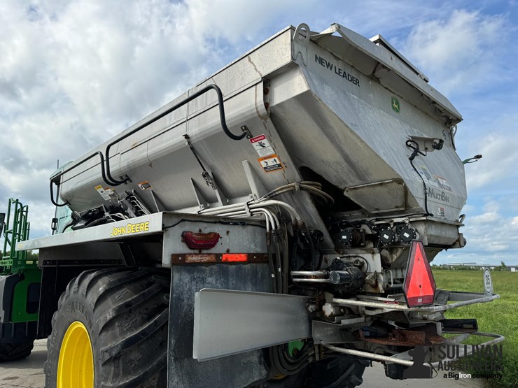 2022-john-deere-800r-image-12