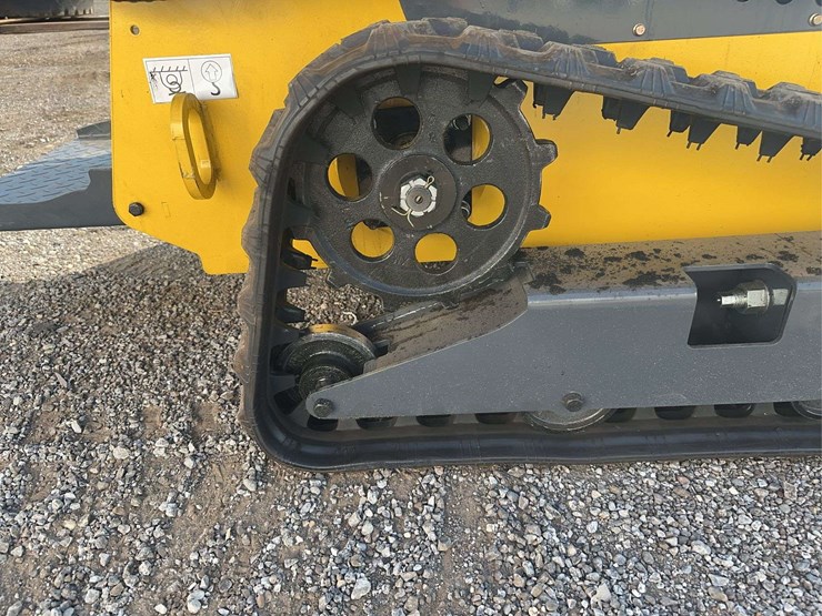 2025-land-hero-mini-stand-on-skid-loader-image-10