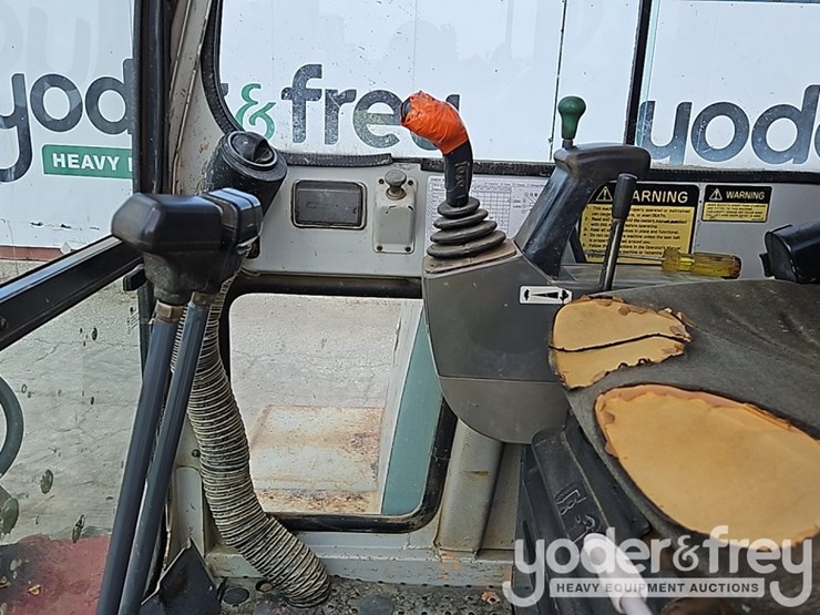 2005-takeuchi-tb145-image-44