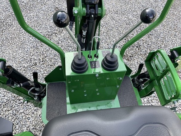 2024-john-deere-1025r-image-29