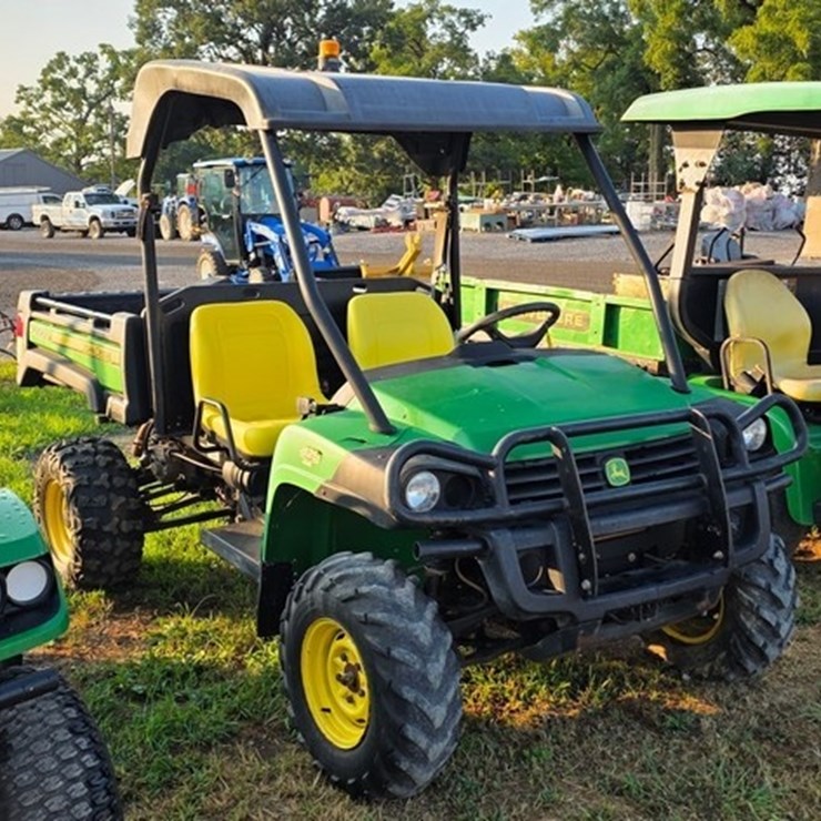 JOHN DEERE GATOR