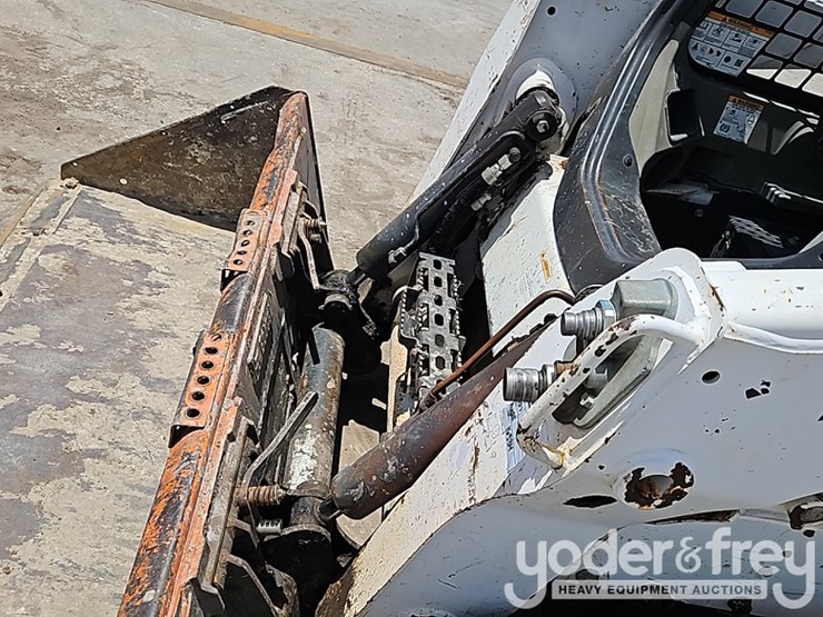 2019-bobcat-t740-image-16
