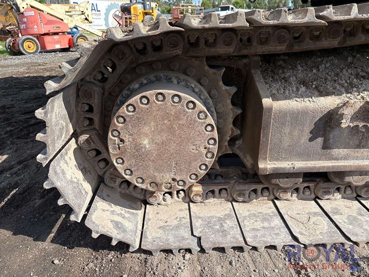 2013-deere-350g-lc-image-15