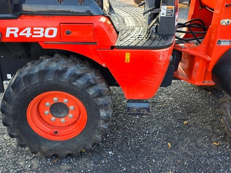 2023-kubota-r430-image-11