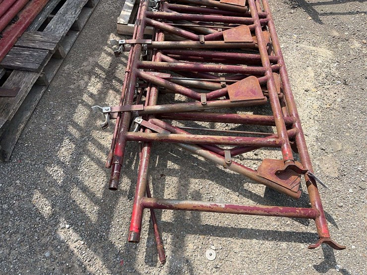 pallet-of-(3)-cattle-headlocks-image-3