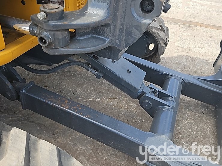 2023-deere-35g-image-14