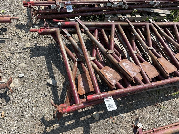 pallet-of-(3)-cattle-headlocks-image-2