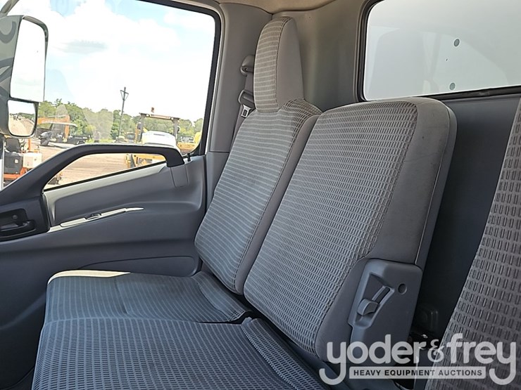2019-hino-195-image-30