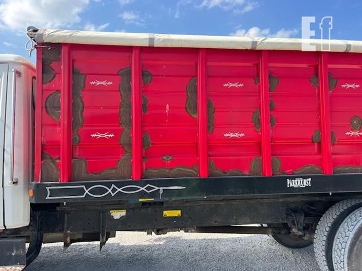2003-freightliner-fl70-image-39