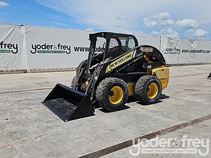 2015-new-holland-l230-image-2