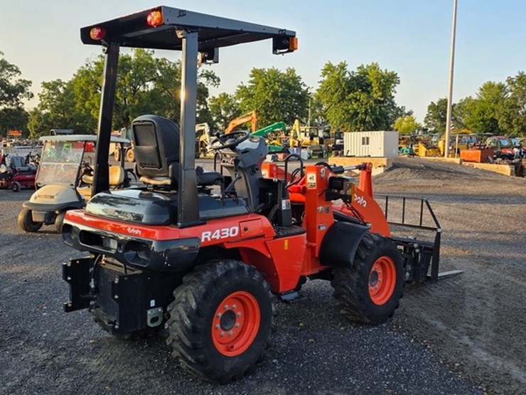 2023-kubota-r430-image-3