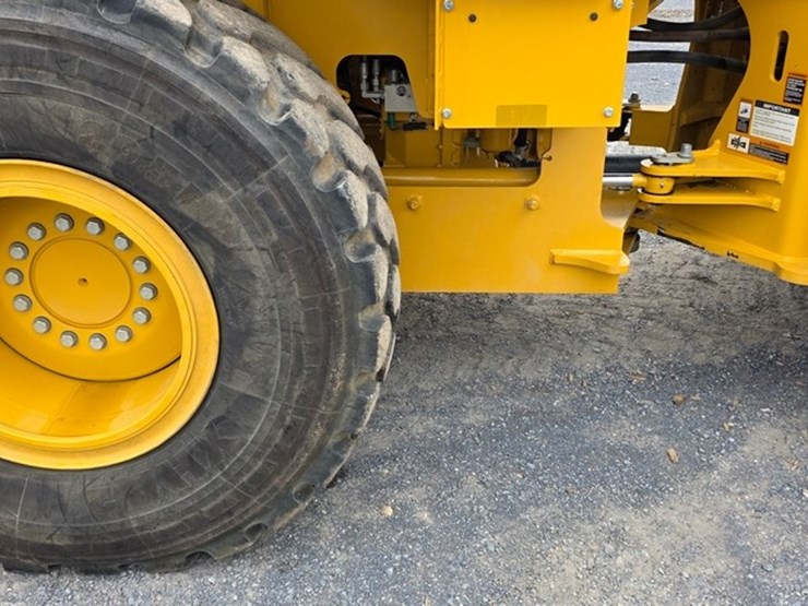 2021-deere-524l-image-31