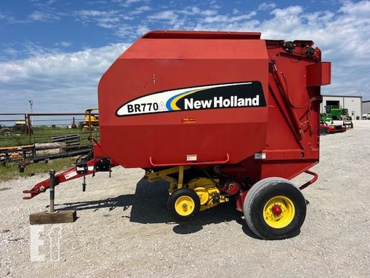 new-holland-br770a-image-2