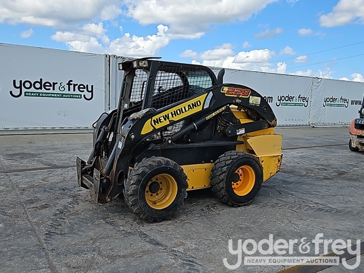 2018-new-holland-l228-image-1