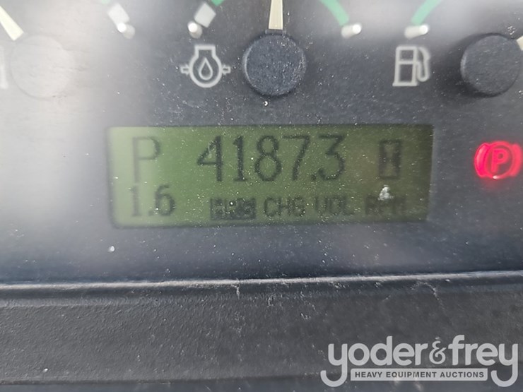 2016-deere-450j-image-32