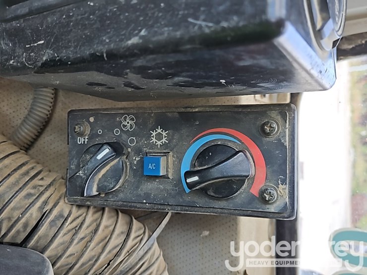 2005-takeuchi-tb145-image-50