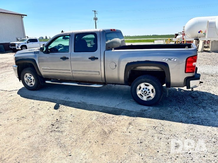 2013-chevrolet-silverado-2500-lt-image-9