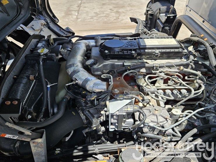2019-hino-195-image-25