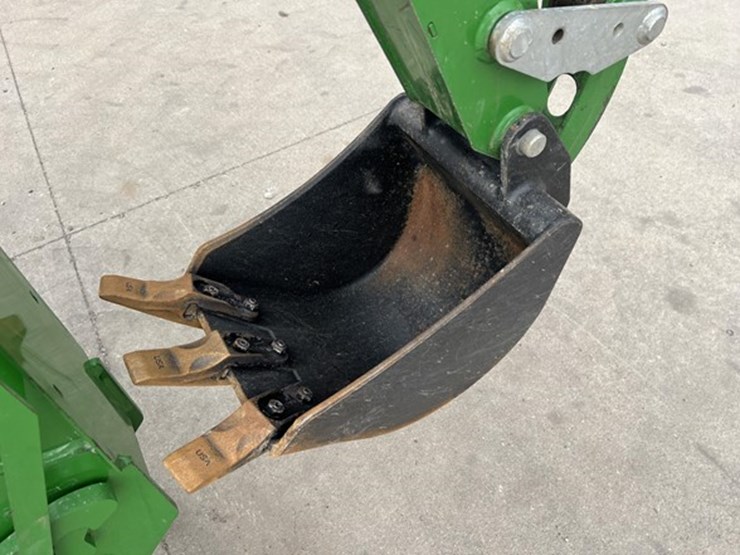 2024-john-deere-1025r-image-8