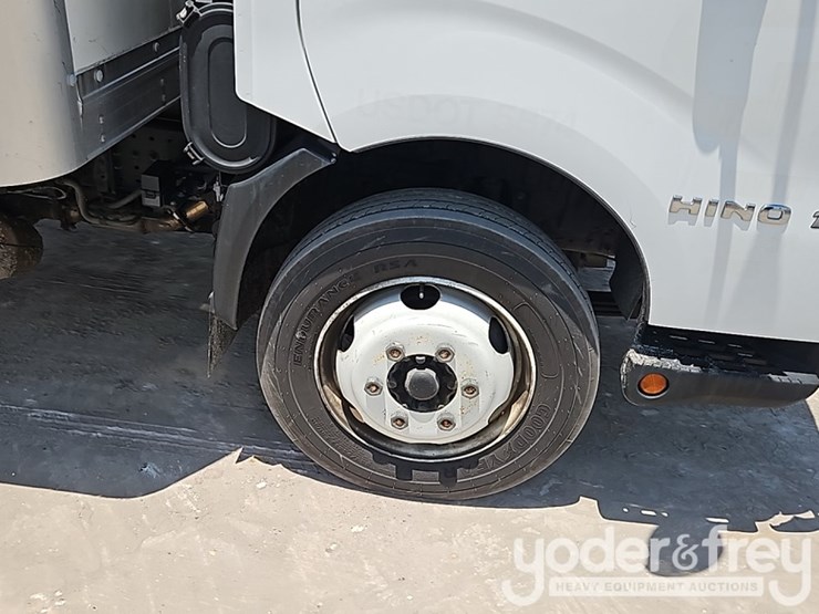 2019-hino-195-image-11