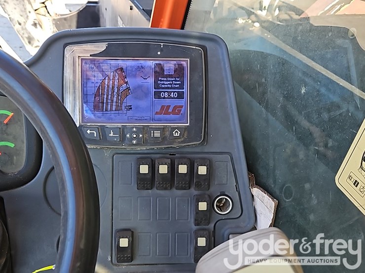 2018-jlg-1055-image-24