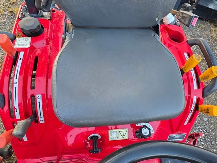 2017-massey-ferguson-gc1705-image-33